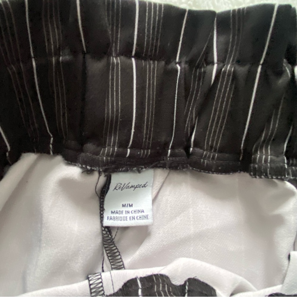 REVAMPED | Pinstripe matching blazer and short set - Picture 5 of 6